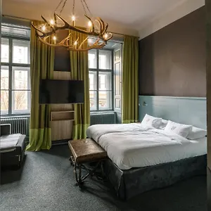 Saint Shermin & Champagne Vienna