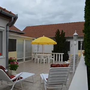 https://henrietta-violetta.hotels-hajduszoboszlo-hungary.com