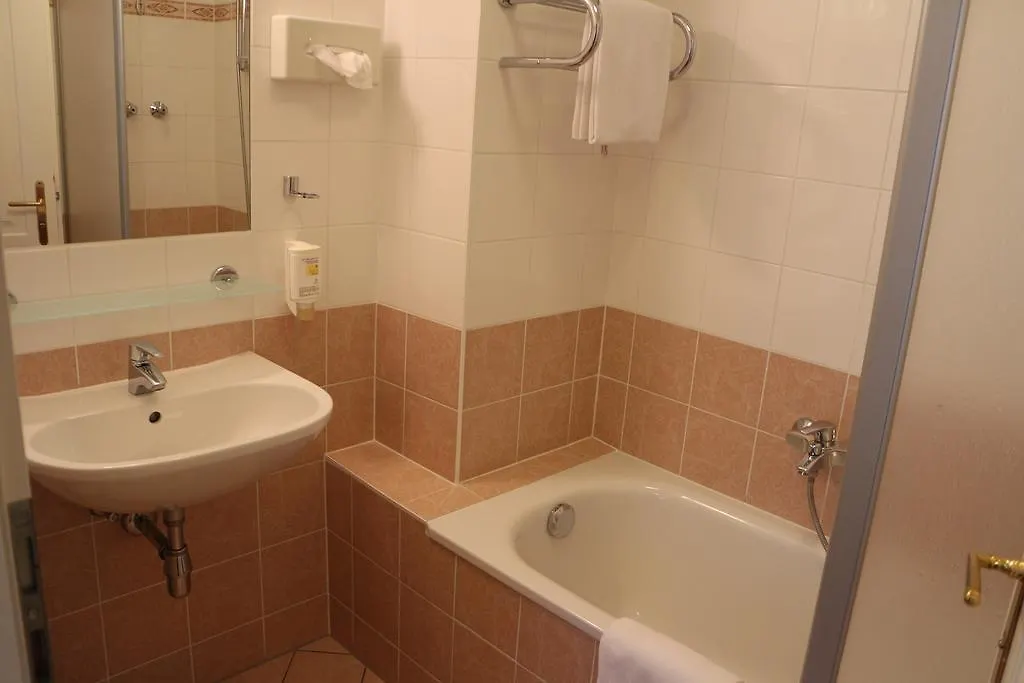 ****  Suite Hotel 900 M Zur Oper Vienna Austria
