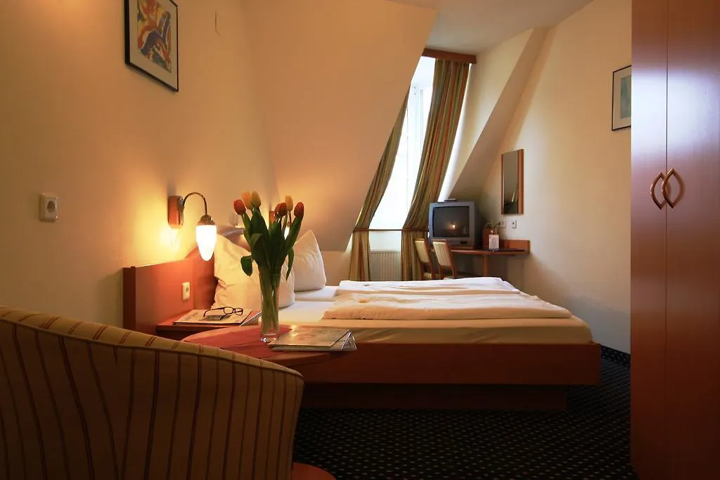 Suite Hotel 900 M Zur Oper Vienna