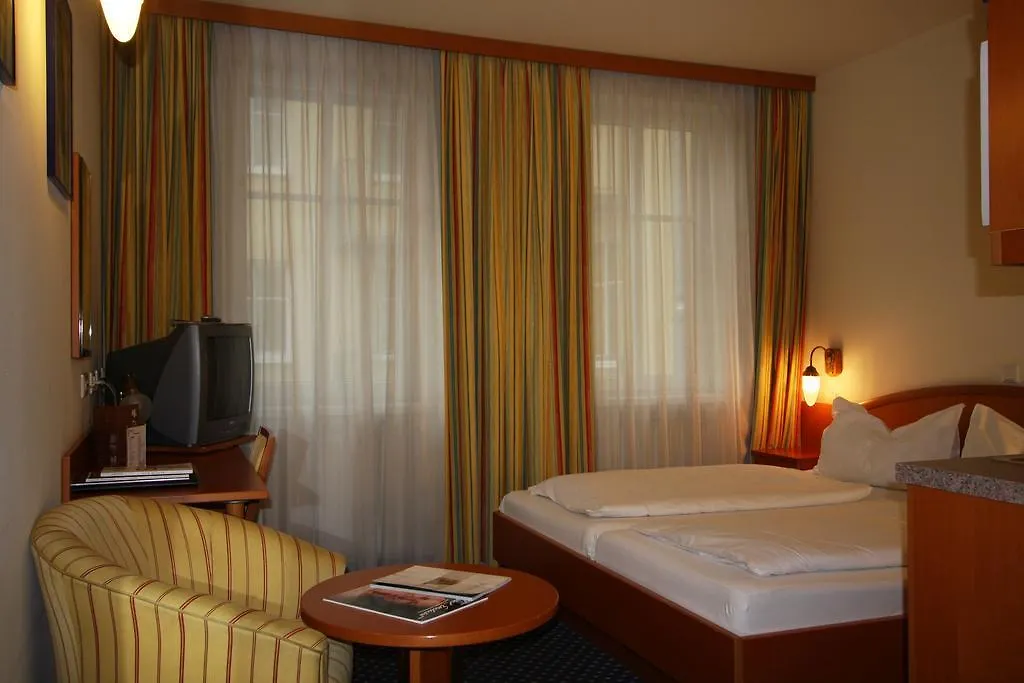 Suite Hotel 900 M Zur Oper Vienna Austria