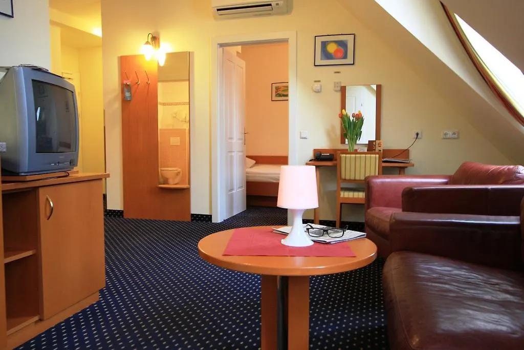 Suite Hotel 900 M Zur Oper Vienna