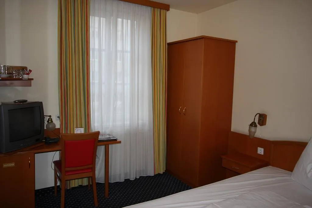 Suite Hotel 900 M Zur Oper Vienna