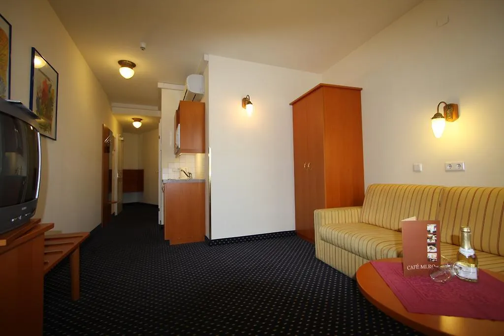Suite Hotel 900 M Zur Oper Vienna 4*,