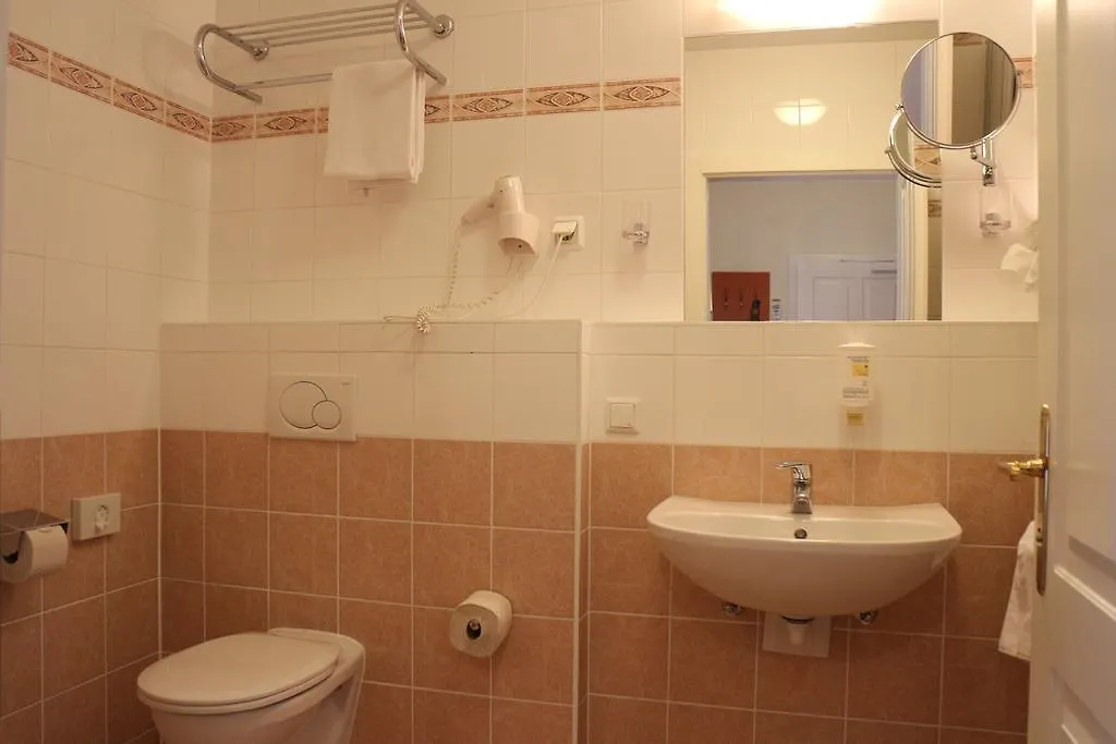 Suite Hotel 900 M Zur Oper Vienna Austria
