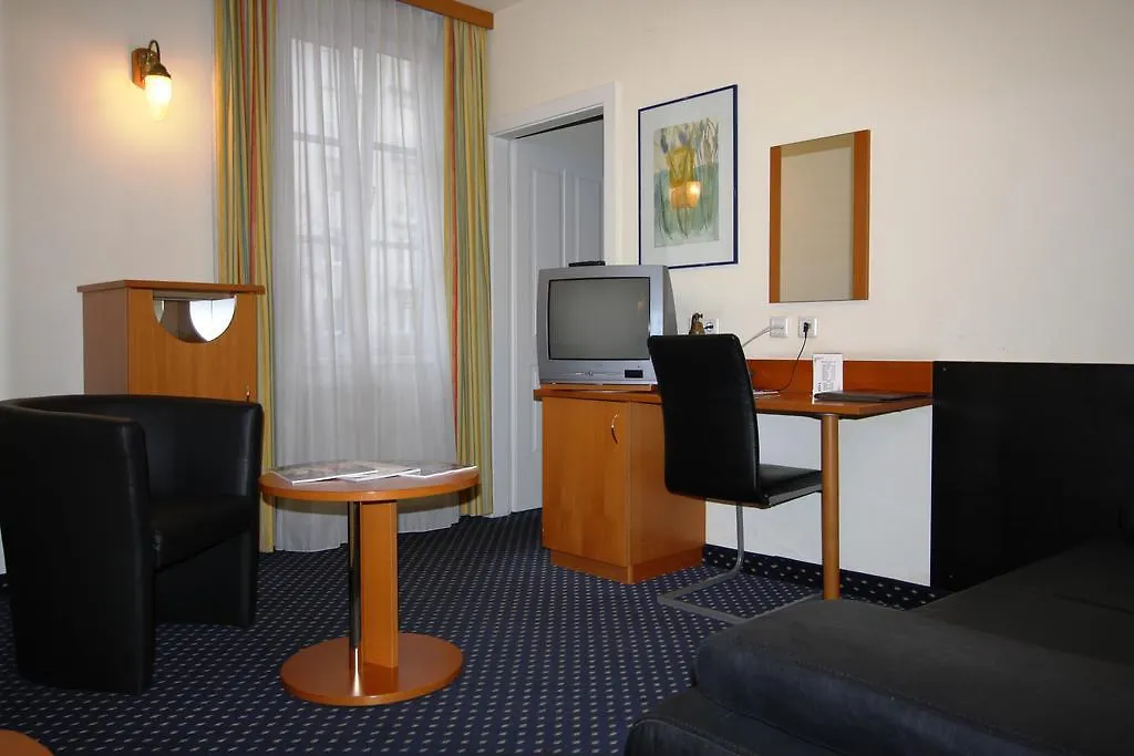Suite Hotel 900 M Zur Oper Vienna