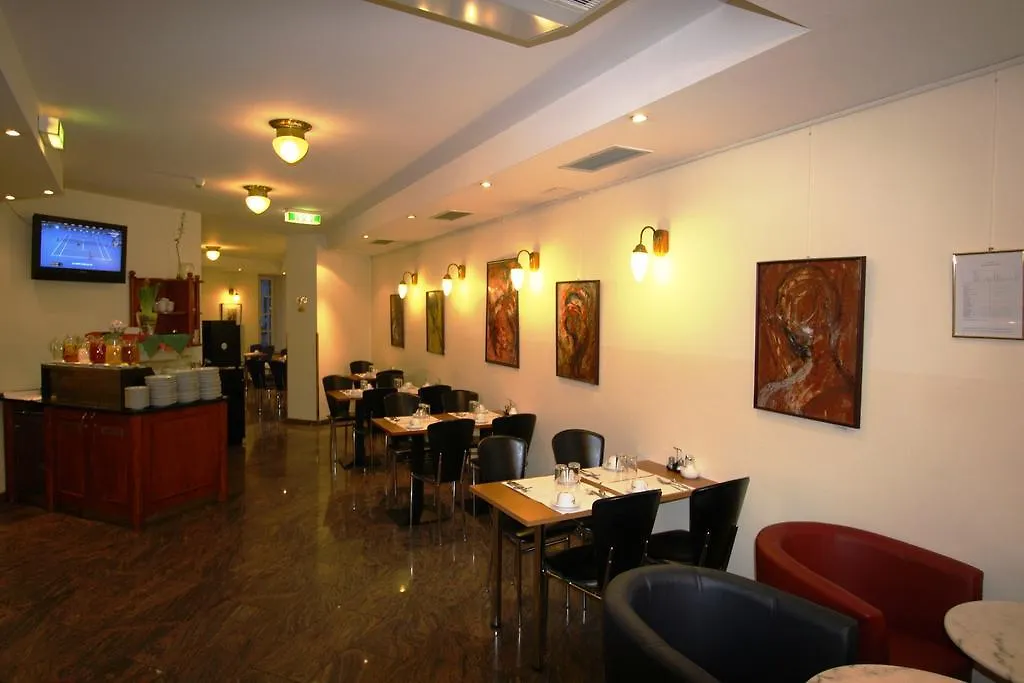 Suite Hotel 900 M Zur Oper Vienna 4*,  Austria