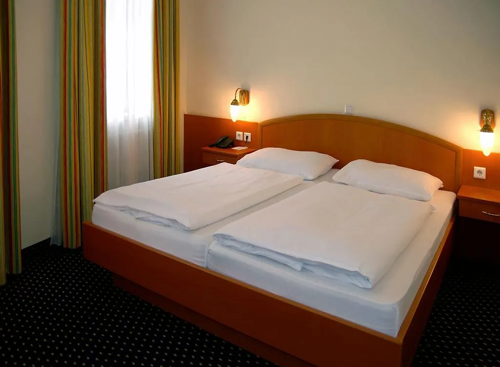 Suite Hotel 900 M Zur Oper Vienna