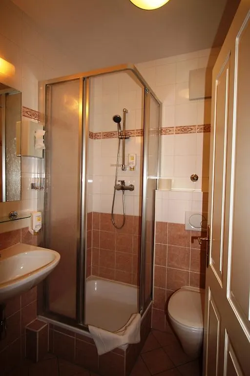 Suite Hotel 900 M Zur Oper Vienna 4*,  Austria