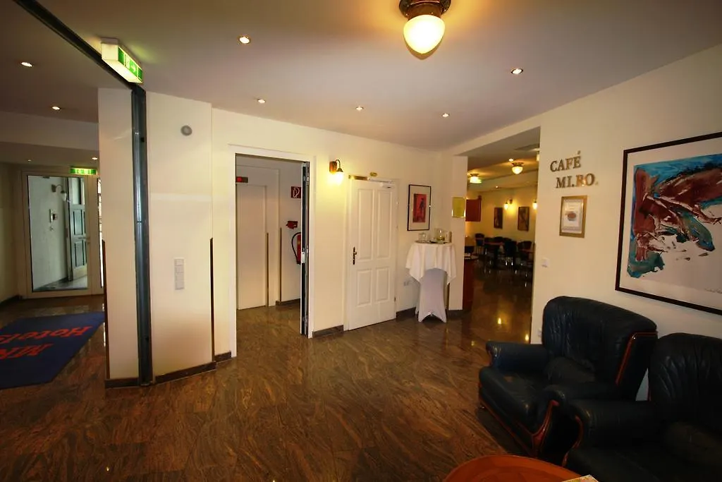 Suite Hotel 900 M Zur Oper Vienna 4*,