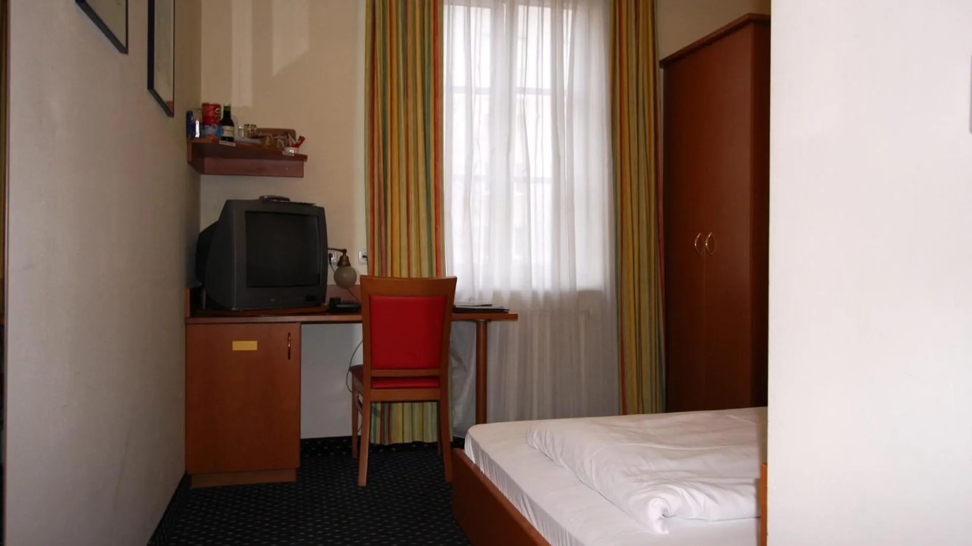 Suite Hotel 900 M Zur Oper Vienna