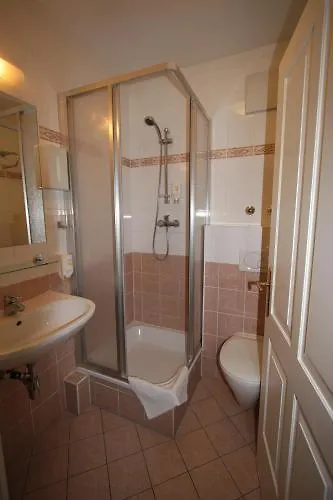 Suite Hotel 900 M Zur Oper Vienna